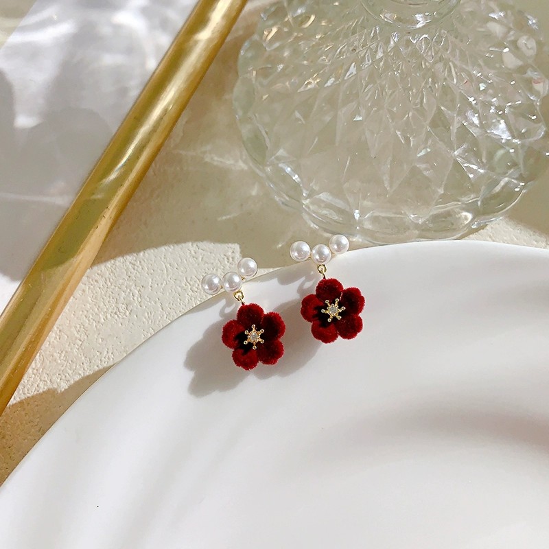 Red earrings velvet flowers pearl earrings female pure silver small crowdsourced senior sense autumn winter earrings wedding earrings 2024-Taobao