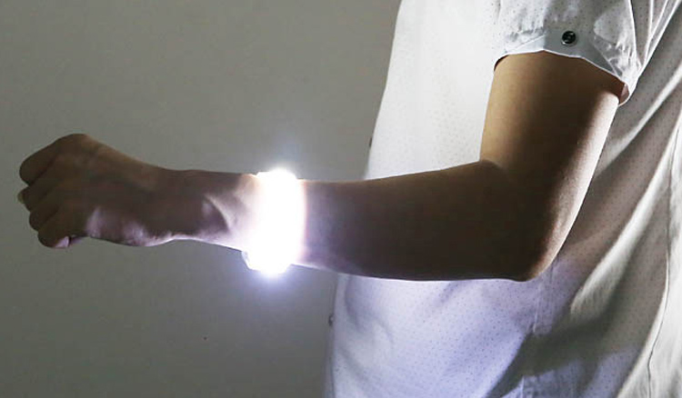 Vòng đeo tay phát sáng huỳnh quang vòng đeo tay thể thao nam và nữ LED nhấp nháy ánh sáng vòng đeo tay đêm chạy tiệc hoạt động buổi hòa nhạc - Vòng đeo tay Cuff vòng tay gỗ trầm hương