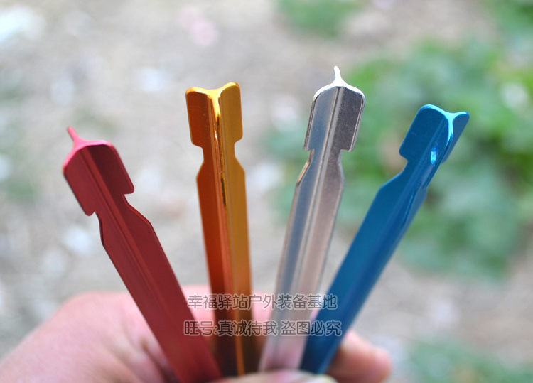 Lều ngoài trời phụ kiện móng tay siêu nhẹ hợp kim nhôm tam giác móng tay hình chữ V gia cố móng tay tán gió dây ding cọc căng lều