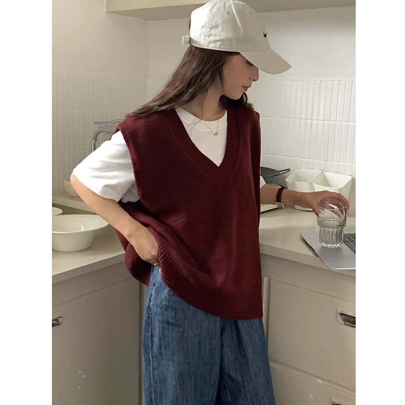 Korean-Style Loose Burgundy V-Neck Knitted Vest for Women, Autumn and Winter Outerwear, Layered Sweater, Sleeveless Top