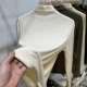 Абрикосовый, тонкий, подходит для весны и осени