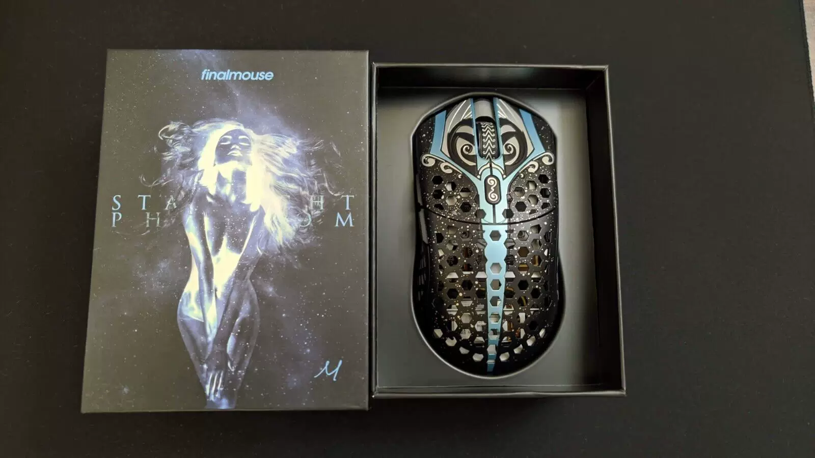 К wireless-геймерская мышь Finalmouse Starlight 12 Poseidon Medium дизайном Bluetooth wireless technology