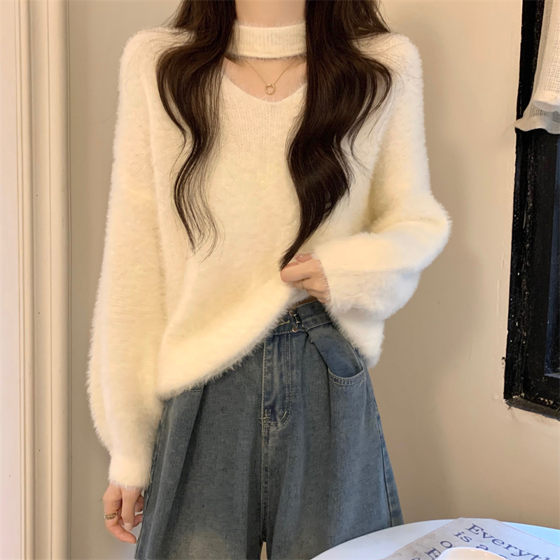 White Halter Neck Mohair Sweater for Women, Autumn V-Neck Knit Base Layer, Mink Velvet High-End Stylish Top White Halter Neck Mohair Sweater for Women, Autumn V-Neck Knit Base Layer, Mink Velvet High-End Stylish Top