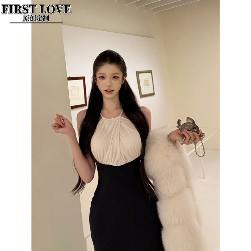 Elegant Black and White Halter Neck Fishtail Color-Blocked Backless Long Dress with Slit