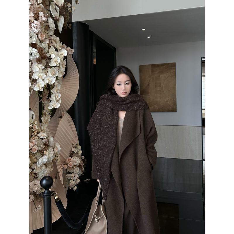 5Werkwen Main Line Series | Lazy Style with Multiple Ways to Wear: Floral Gauze Triangle Scarf, Wool Double-Sided Coat.