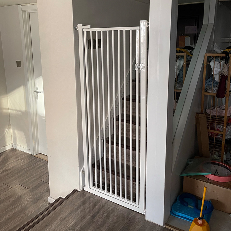 Anti-cat running out door bar telescopic pet fence anti-jump partition fence door cat door free access door stop cat bezel