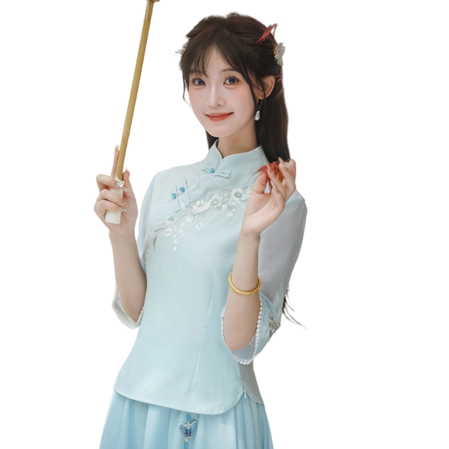 ຊຸດ Hanfu ແບບຈີນ, ດັດແກ້ເທິງ cheongsam ດ້ວຍອົງປະກອບຂອງຈີນ