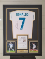 Ronaldo signed jersey high-end non-destructive reversible custom framed photo frame New Years creative gift Valentines Day gift