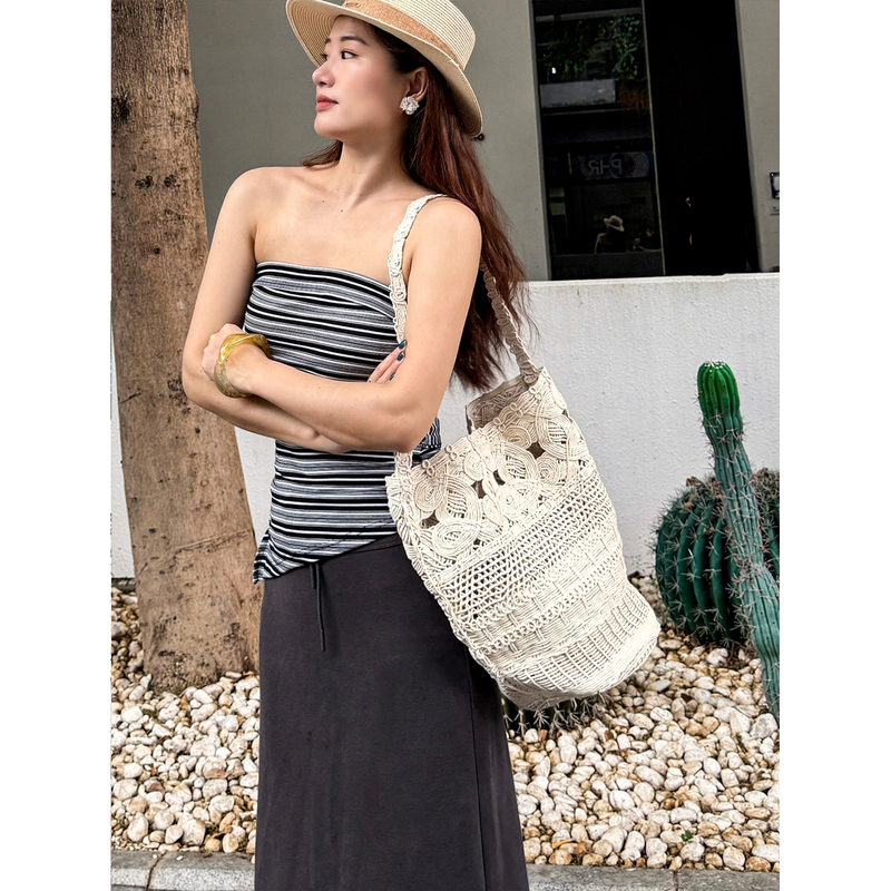 Byzz Large-Capacity Single-Shoulder Bucket Bag with Inner Bag, Hollow Woven Tote Bag, Beach Bag for Seaside Vacation, Summer Trendy