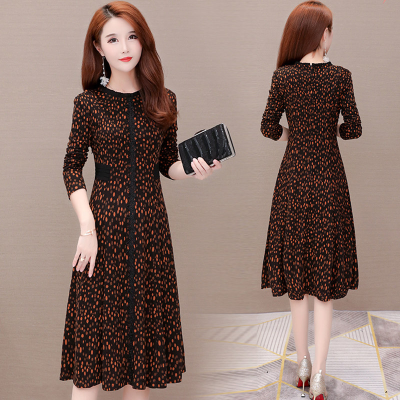 Little chamomile middle-aged noble lady high-end foreign style popular this year dress slimming autumn dress 2023 new women's spring