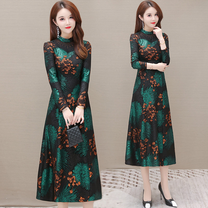 2022 new small chamomile Taiwan Noble forty-five-year-old foreign school this year popular dress children Autumn Spring