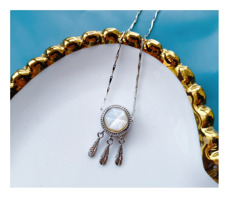 Dream Catcher Pendant (Follow the Chain) Natural White Mother-Of-Pearl Bracelet with Bead Shell Dream Catcher
