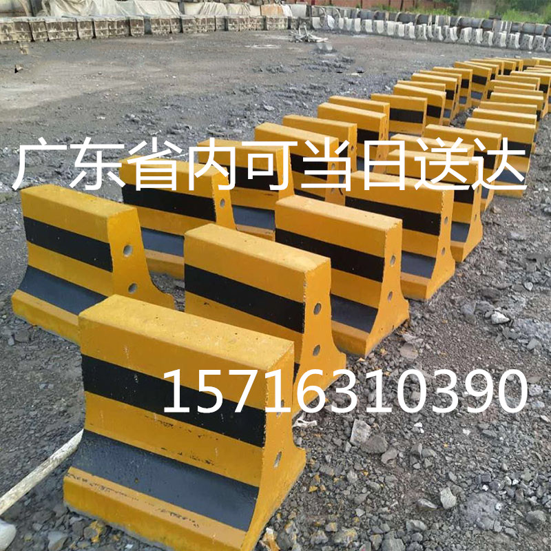 Cement isolation pier anticollision pier cement pier cement guard rail cement pier high speed mound