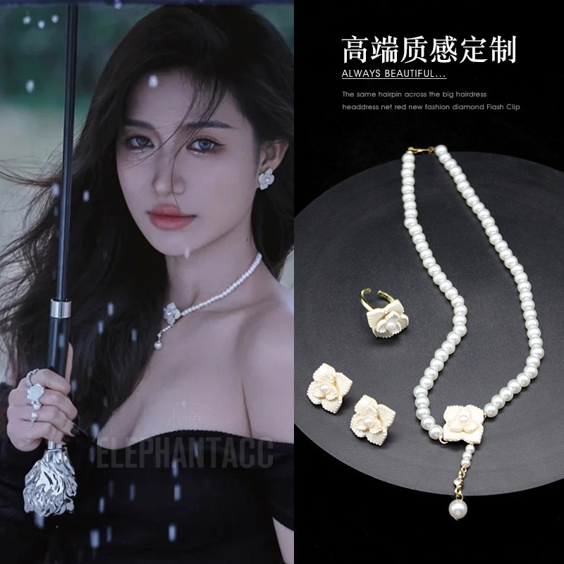 Elegant and simple camellia combination set of earrings