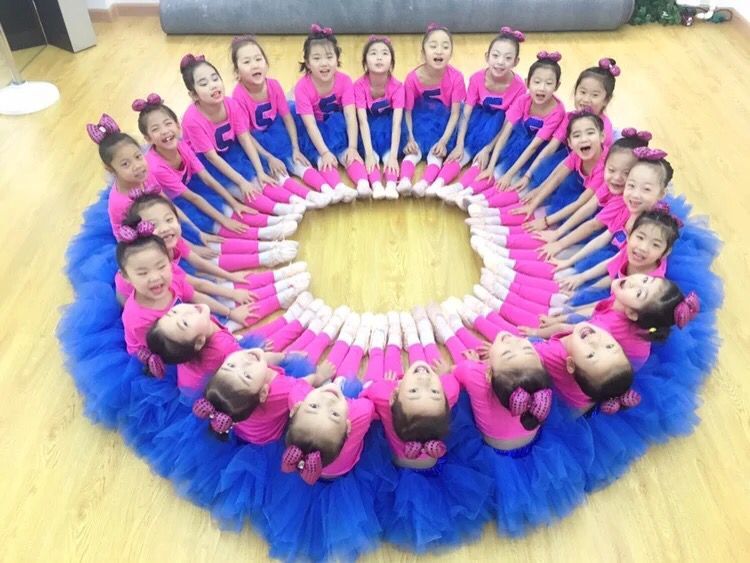 Ngày đầu năm mới Dịch vụ biểu diễn ngày của trẻ em Đội cổ vũ phụ nữ Biểu diễn vũ điệu Jazz Trường mẫu giáo Puff Dance Dancing Váy Váy quần áo tập nhảy