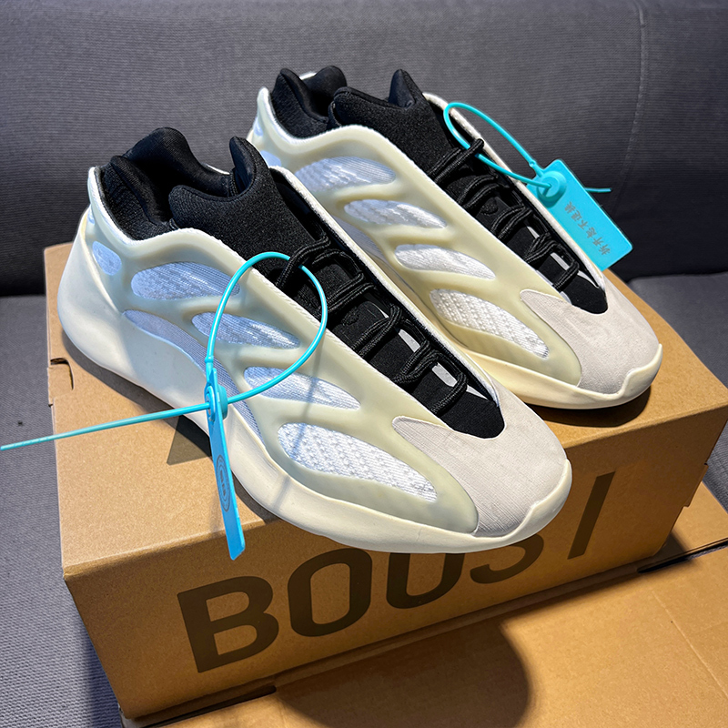 Luxury Coconut Shoes 700V3 Dad Shoes Unique Men's Shoes Putian 2025 Autumn New Thick-Soled Men's Sports Shoes Luxury Coconut Shoes 700V3 Dad Shoes Unique Men's Shoes Putian 2025 Autumn New Thick-Soled Men's Sports Shoes