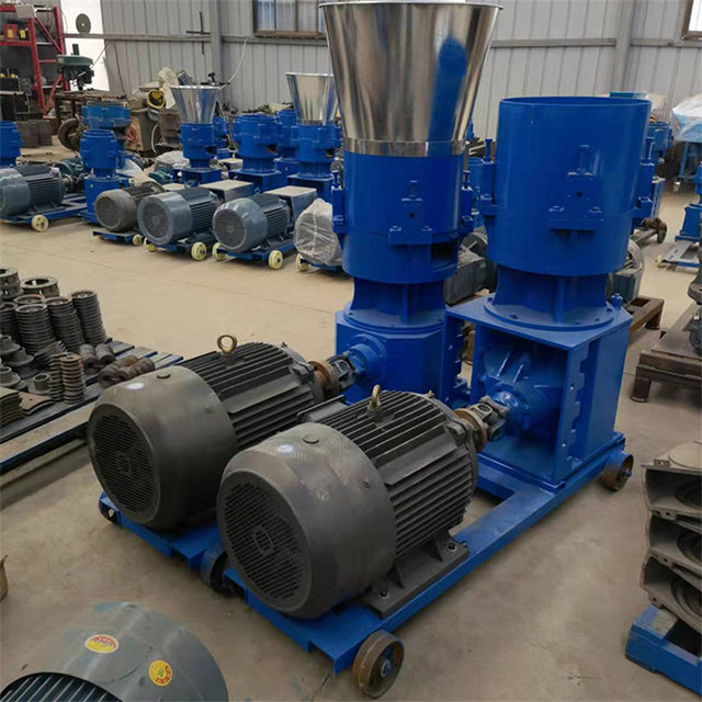 Three-wheel feed pelletizer Fish feed pelletizer Peanut shell crushing and mixing pelletizing production line