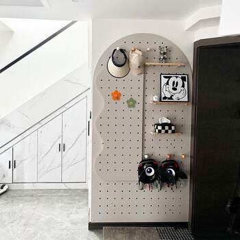 Solid wood hole board, full-body mirror hanging board, custom entry porch storage rack, meter box behind the door to block the clothes hanger