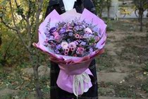 Purple roses bellflower chrysanthemum lover grass mix and match dried flowers mix and match bouquet Beijing Florist birthday commemorative flowers to the door