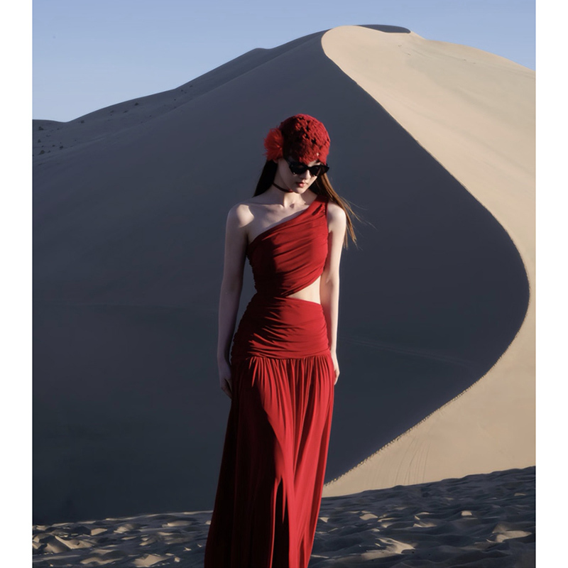 Red Dress with an Exotic and Elegant Vibe from the Northwest of China, Dunhuang, Xinjiang Desert, Suitable for Travel Wear Red Dress with an Exotic and Elegant Vibe from the Northwest of China, Dunhuang, Xinjiang Desert, Suitable for Travel Wear