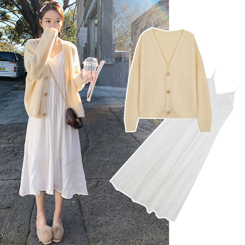 Pregnant women's autumn and winter suits fashion out 2021 new Korean version of the New Year's sweater net red foreign style spring dress