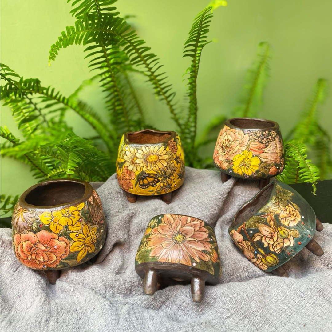 Riddles (handmade flower pots WB) planted with small riddles and direct sowing of inter-podcast flower pots one thousand-for-one-for-one thousand delight