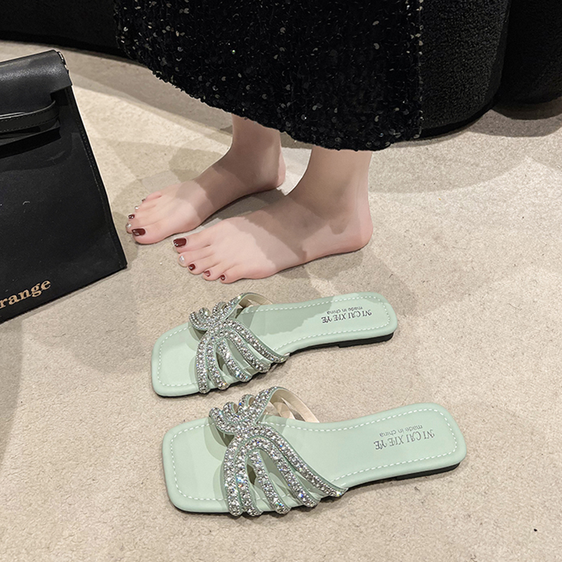 Women's Summer Slippers for Outdoor Wear 2026 New Fairy Style Pearl Rhinestone Sandals Fashionable Versatile Flat Flip-Flops