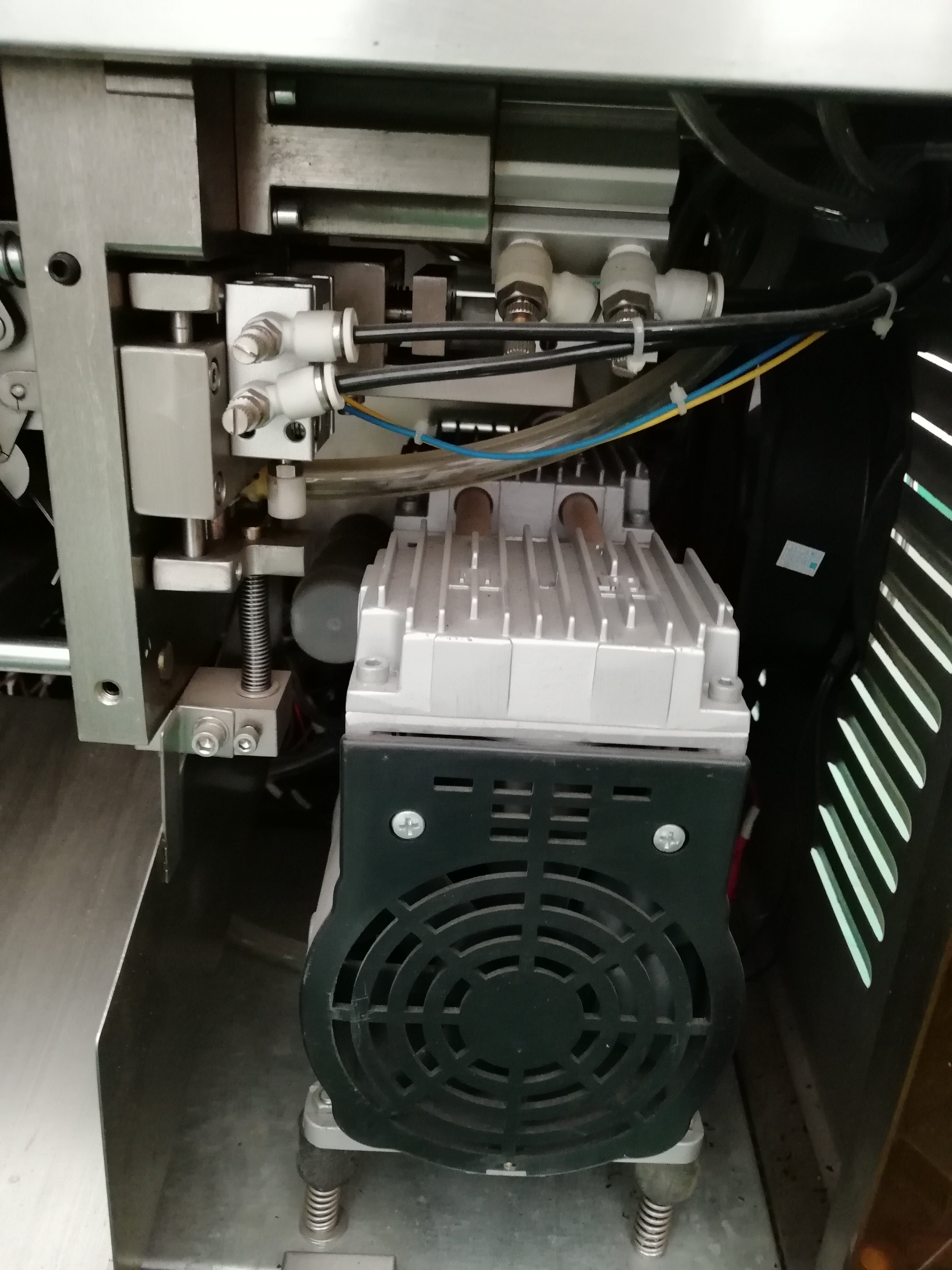 木炭技法油切黑乌龙茶包装机 茶叶抽真空包装设备