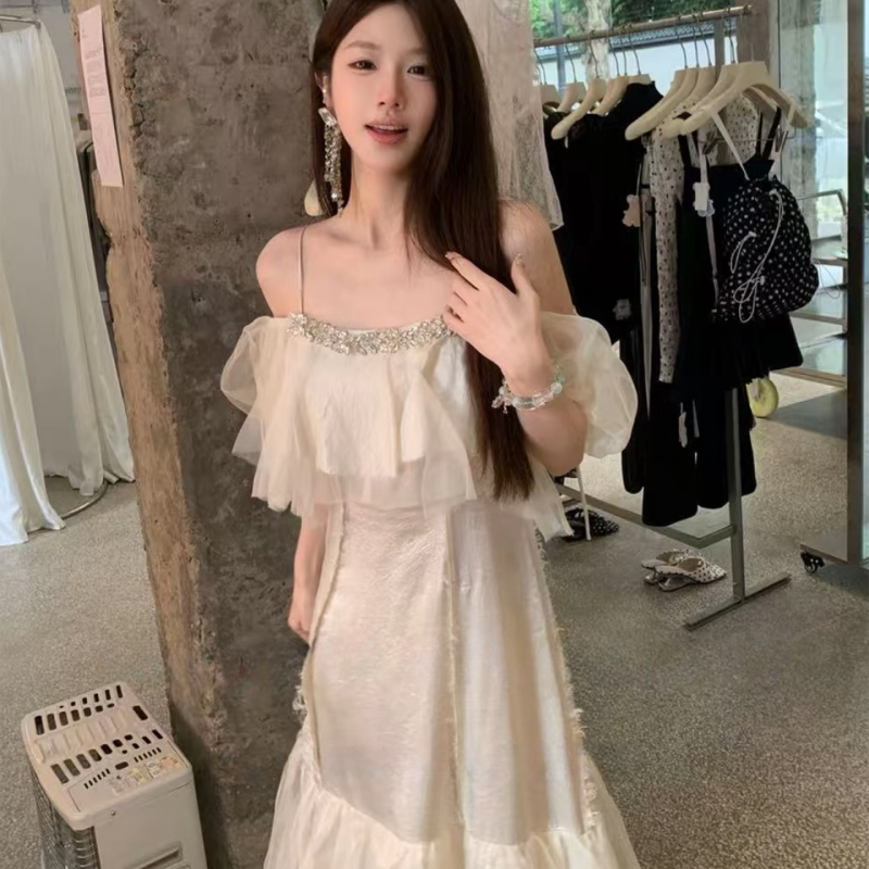 French-Style Fairy One-Shoulder Dress for Women, White Ruffled Edge, Elegant Waist-Cinching, Slimming Sheer Long Dress for Petite Figures