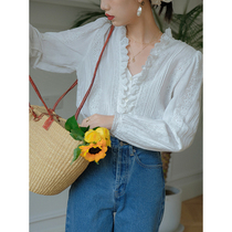 Beautiful emperor 2021 new embroidery lace V-neck bubble sleeve French vintage lace shirt fashion top