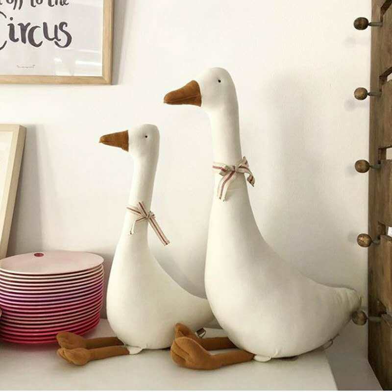 Ins Nordic cotton creative big goose children's room decoration baby play pillow doll doll shooting props