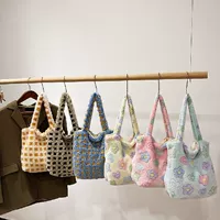 Женская ткань на плечо.