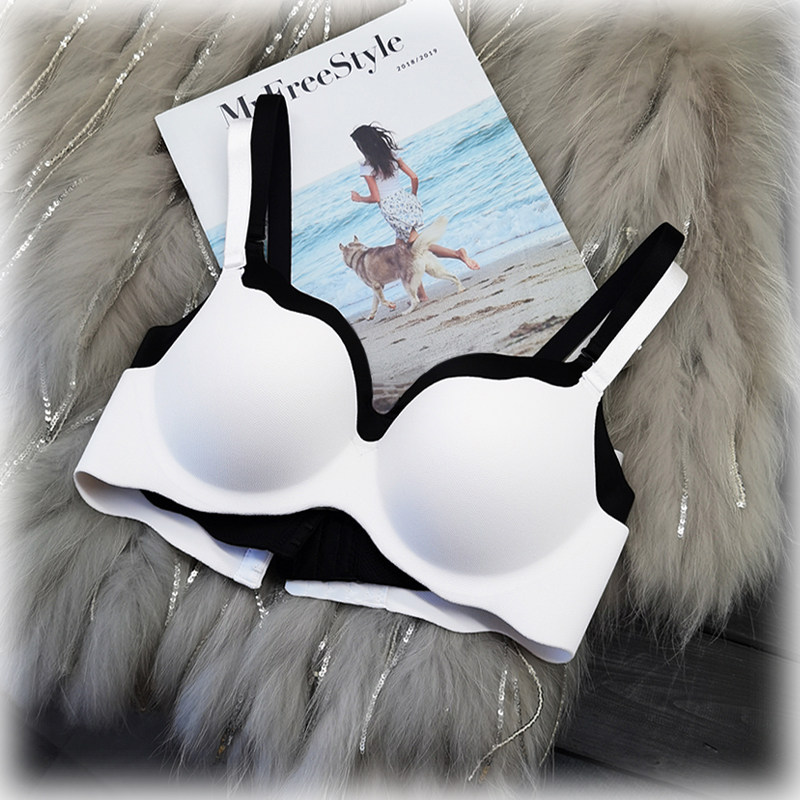 White No-scar lingerie Women's thin summer summer Sexy big breasted with small text bra One-piece without steel ring