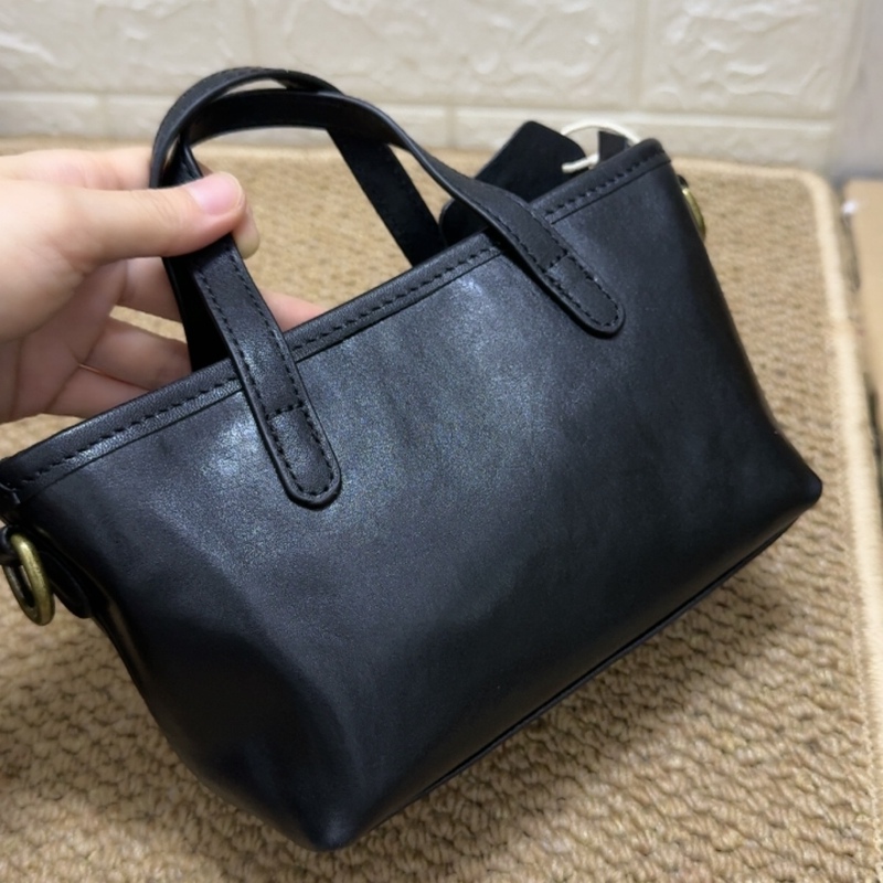 First-Layer Vegetable-Tanned Leather Crossbody Shoulder Bag, Japanese-Style Simple Handbag, Fashionable Casual Commuter Bag, Crossbody Bag First-Layer Vegetable-Tanned Leather Crossbody Shoulder Bag, Japanese-Style Simple Handbag, Fashionable Casual Commuter Bag, Crossbody Bag