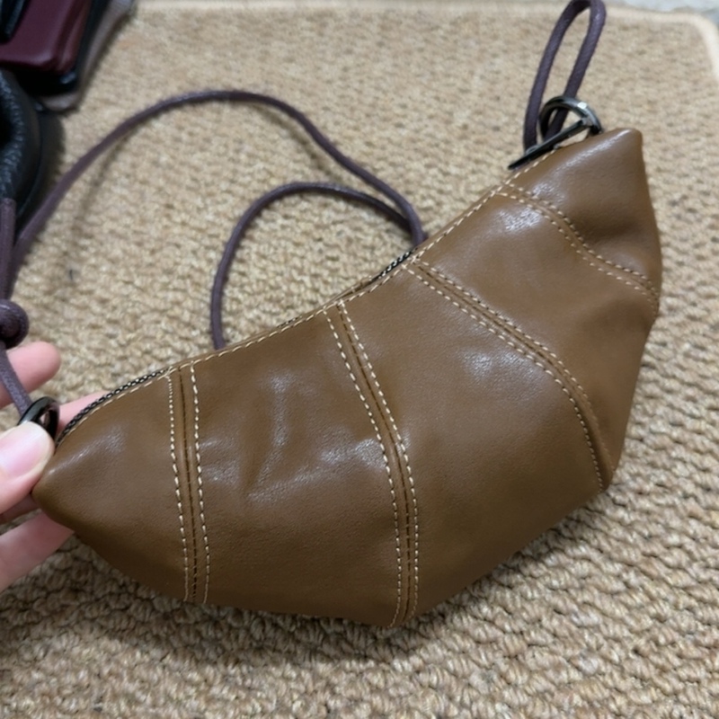 First-Layer Vegetable-Tanned Leather Simple Small Croissant Bag Versatile Trendy Solid Color Single Shoulder Crossbody Phone Bag Mini Dumpling Bag First-Layer Vegetable-Tanned Leather Simple Small Croissant Bag Versatile Trendy Solid Color Single Shoulder Crossbody Phone Bag Mini Dumpling Bag