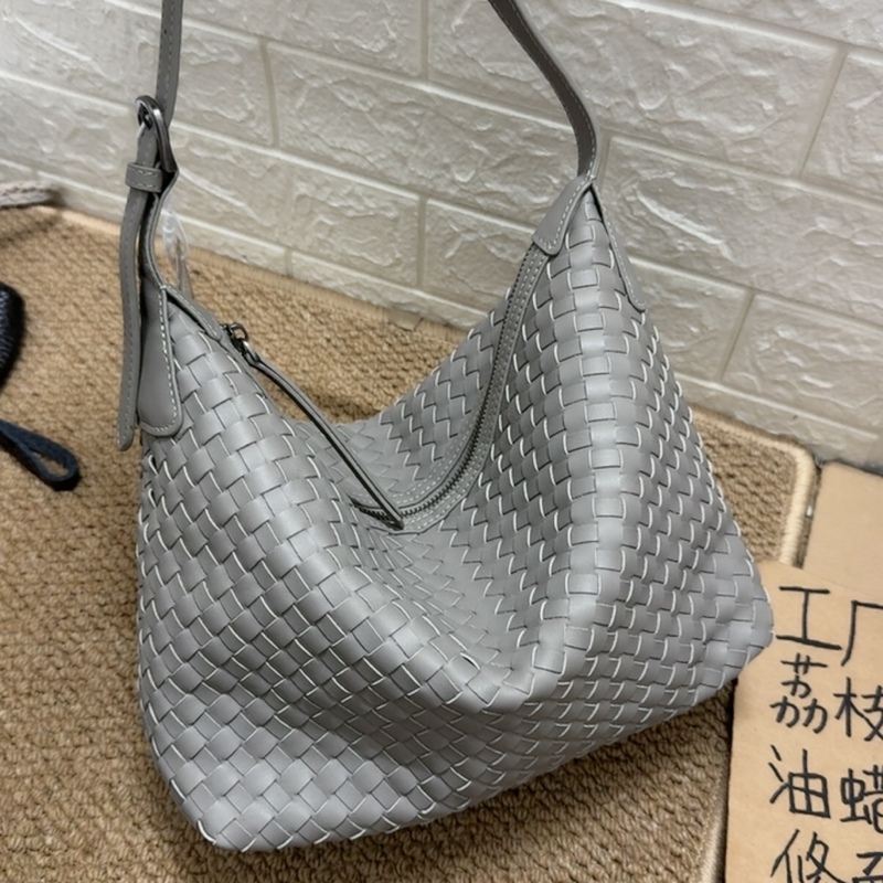 First-Layer Nappa Leather Woven 2026 New Large-Capacity Hobo Handbag with a High-End Feel, Underarm Shoulder Crossbody Bag