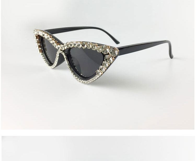 Retro Fashion Inlaid Rhinestone Cat Eye Frame Sunglasses Wholesale Nihaojewelry display picture 2