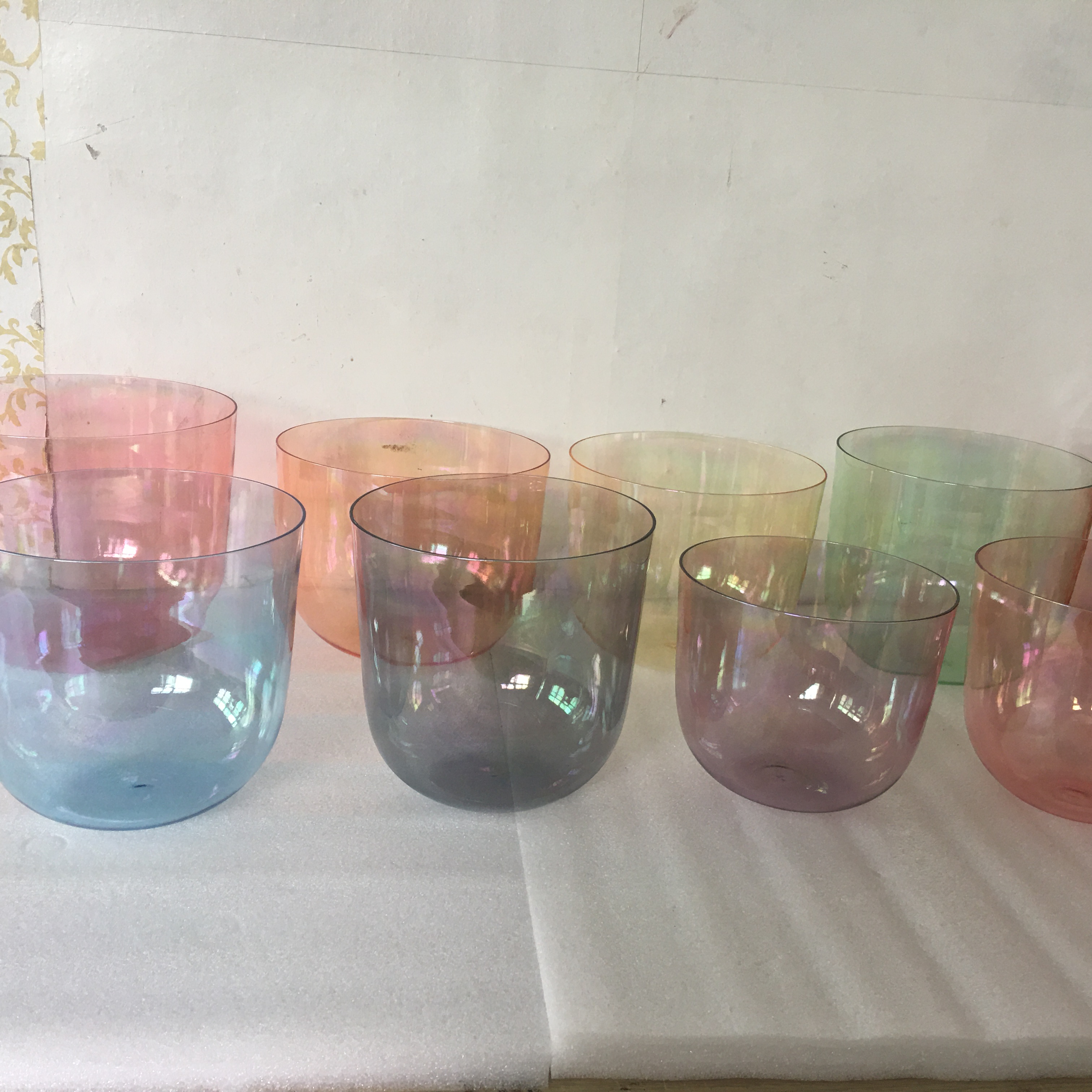 A set of seven chakras Advanced crystal bowl Bass deep tone large energy sound therapy bowl Crystal sound bowl manufacturer direct supply quasi-tone