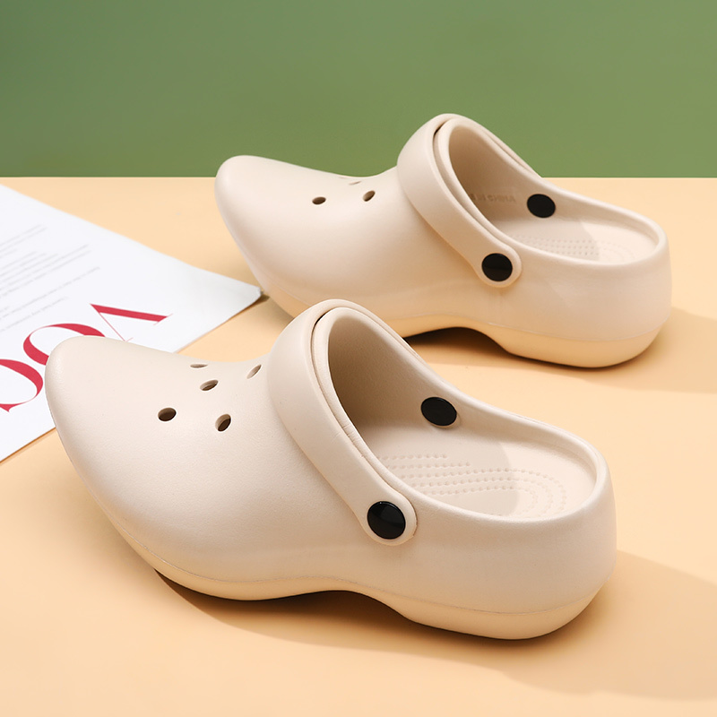 Women's Croc Shoes 2026 Summer New Thick-Soled Fashionable Chelsea Women's Outdoor Non-Slip Soft-Soled Beach Sandals