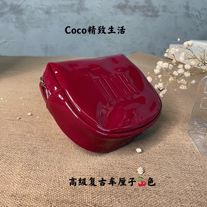 Spot D home rare large cherry red lacquered leather bright air cushion with red make-up wrap delicate star bracelet