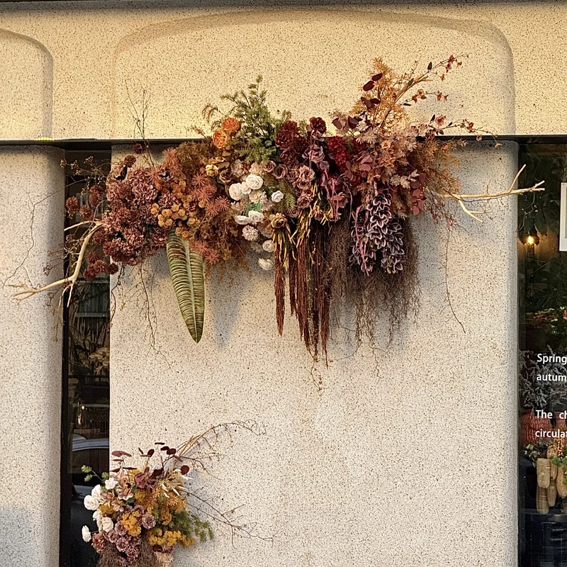 Maillard-Style Autumn Coffee-Colored Artificial Flower Decoration Materials for Clothing Store Window Display and Scene Arrangement Maillard-Style Autumn Coffee-Colored Artificial Flower Decoration Materials for Clothing Store Window Display and Scene Arrangement