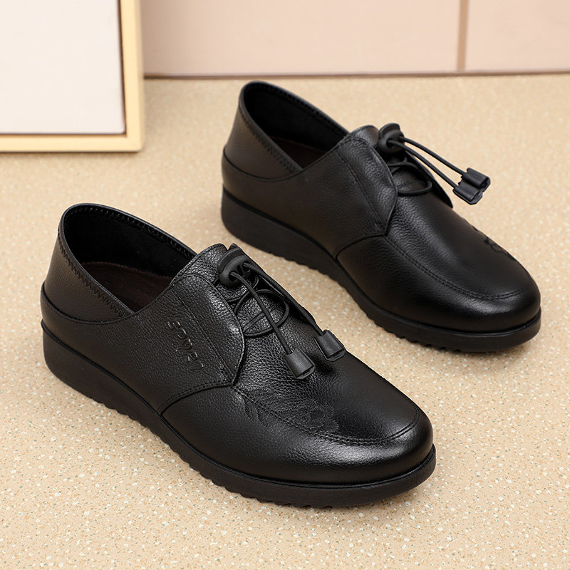Senior leather female shoes middle-aged mom comfortable old shoes Spring and autumn anti-slip large-code soft sole old young leather shoes