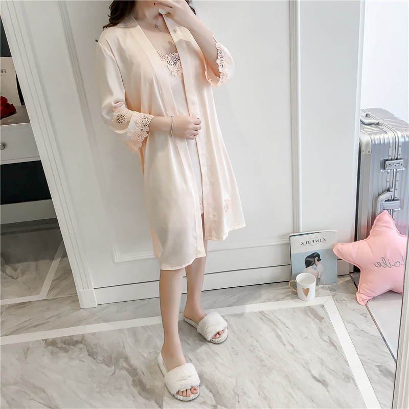 Pyjamas mùa hè của phụ nữ với ngực pad thu thập lụa sexy băng lụa thêu dây đeo nightdress áo choàng dịch vụ nhà hai mảnh