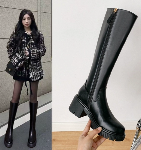 Демисезонные приталенные высокие высокие сапоги на платформе