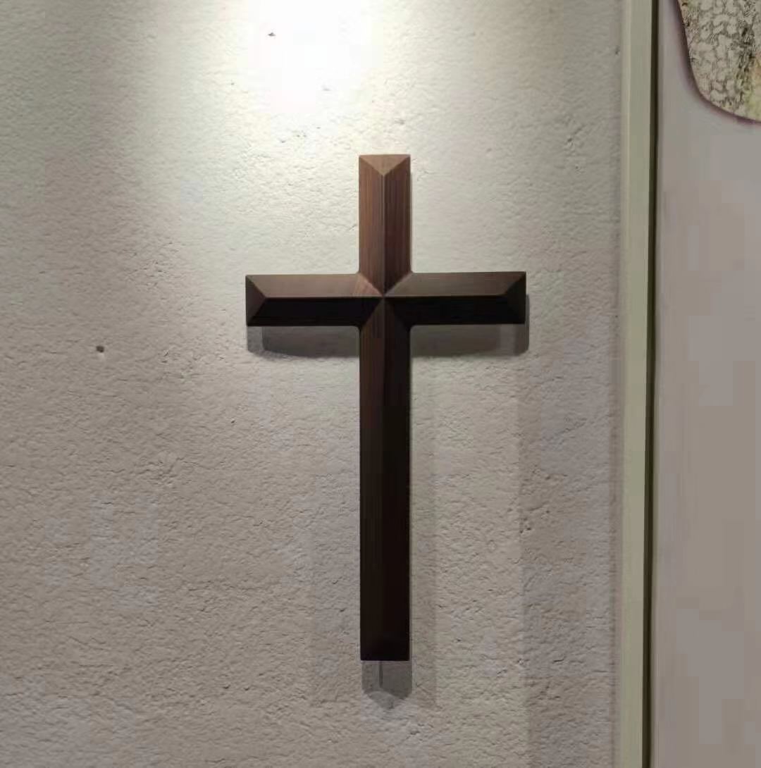 Smoke oak wooden cross decorative wall hangs the whole carving seamless compression process 12 slice signs