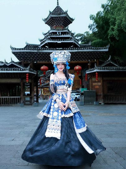 New Miao Ethnic Clothing for Women, Miao Ethnic Girls from Guizhou, Ethnic Minority Costumes from Yunnan, Travel Photography, Photo Studio Dance Costumes