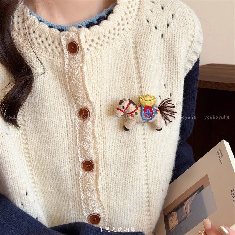 Get Rich Immediately! Cute Fabric Zodiac Year Brooch with a Pony Design for Women, 2025 Autumn and Winter Scarf Decoration, Chest Accessory