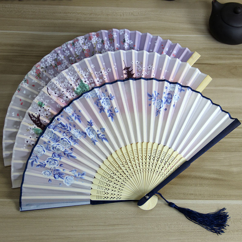 Fan folding fan Chinese fan fan summer folding fan ancient fan ancient children small retro cloth classical style gift