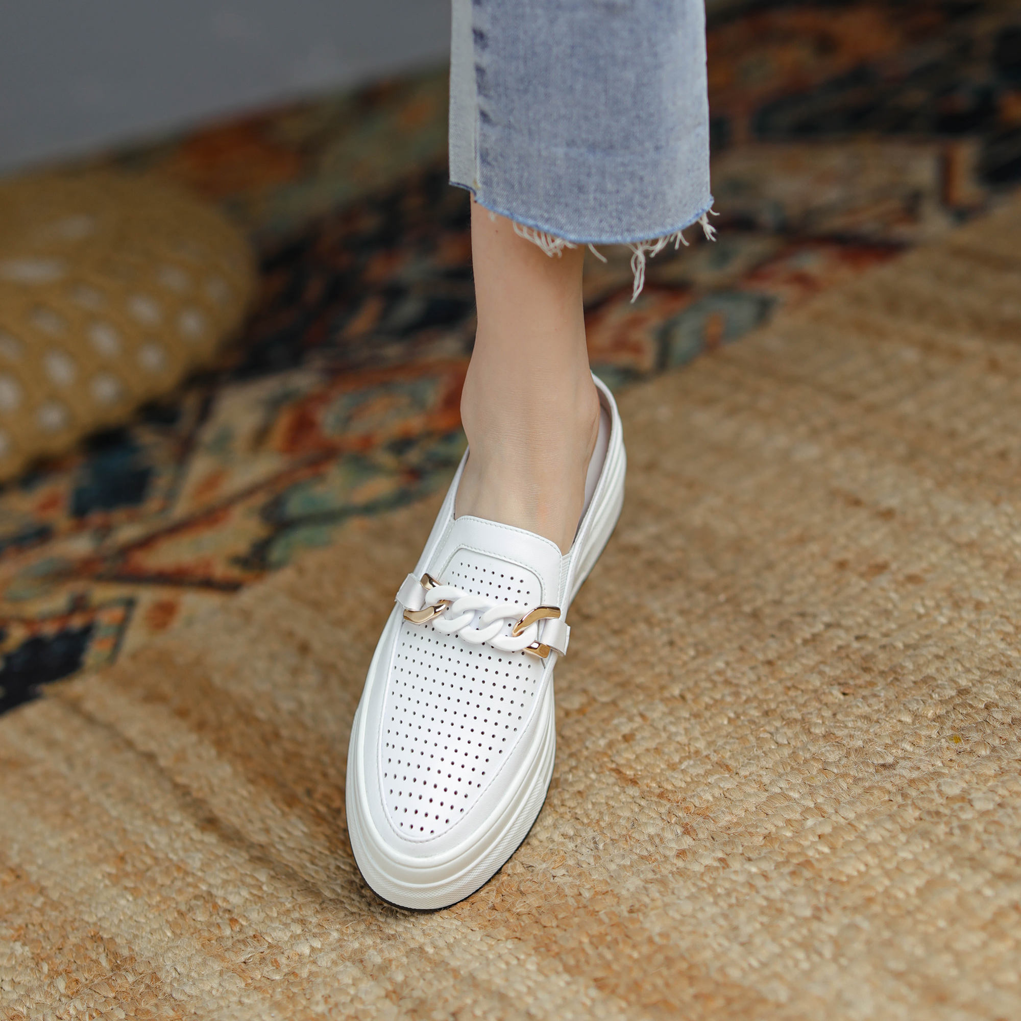 Summer pine pastry genuine leather slippers woman outside wearing thick bottom cold drag and lightweight heightening Baotou Half slipper sloth half tug