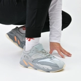 Off yeezy wahfu coconut 700 инерция инерция синий серый порош
